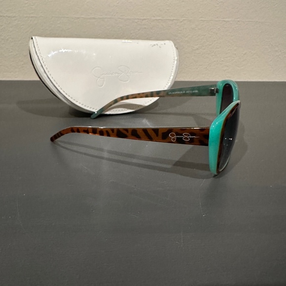 Jessica Simpson Accessories - Jessica Simpson real/tortoise sunglasses